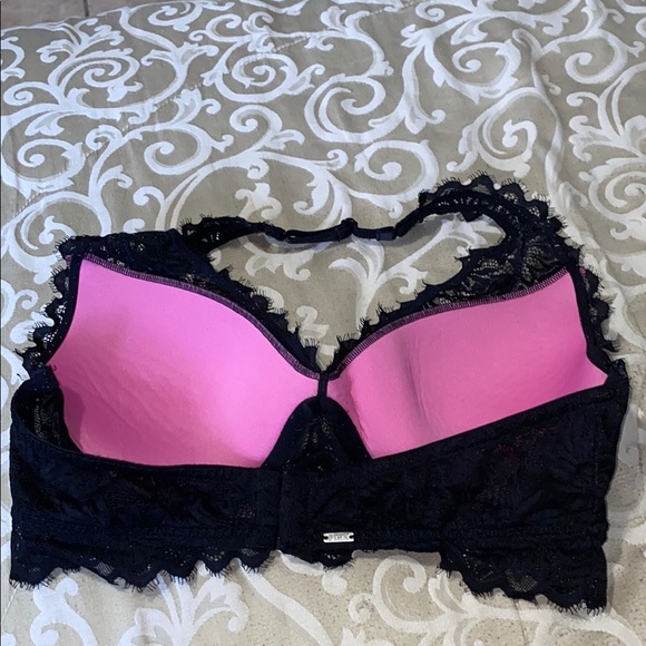 Black Lace Bralette with Scalloped Edges and Stretchy Fabric - Picture 6 of 7